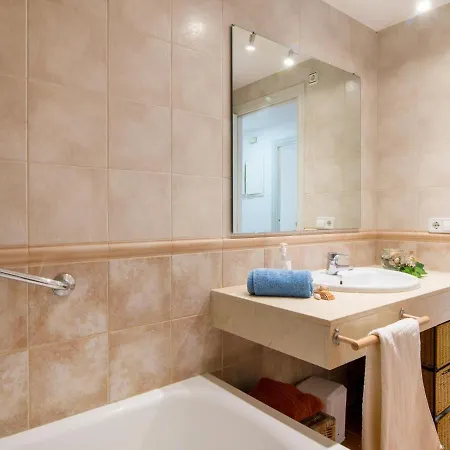 Charming Golf, Pool And Private Parking Apartmán