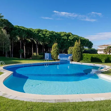 Charming Golf, Pool And Private Parking Pals