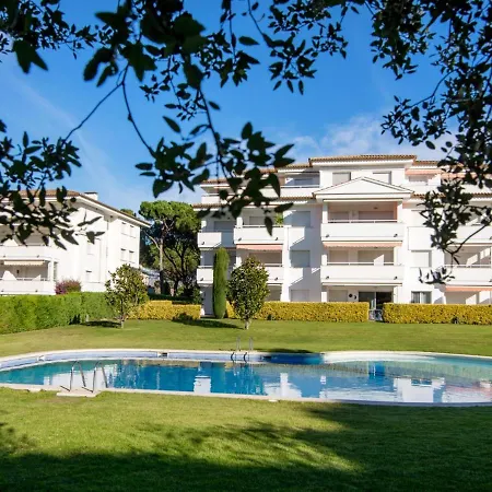 Charming Golf, Pool And Private Parking