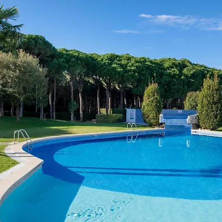 Charming Golf, Pool And Private Parking